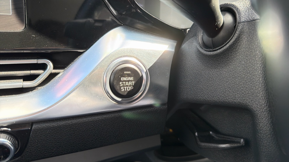 Kia Niro 1.6 GDi Hybrid 4 5dr DCT Hybrid Estate - Image 40