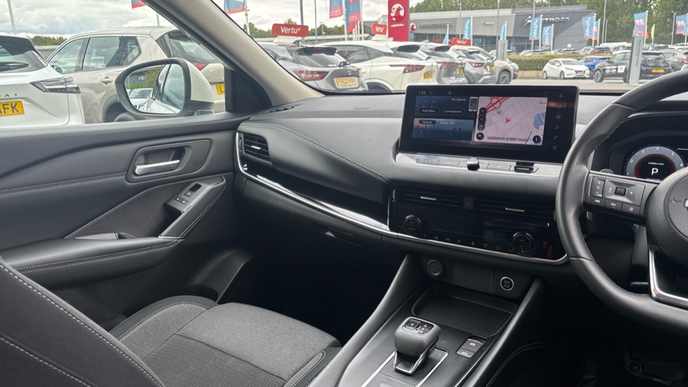 Nissan Qashqai 1.3 DiG-T MH 158 N-Connecta 5dr Xtronic Petrol Hatchback - Image 14