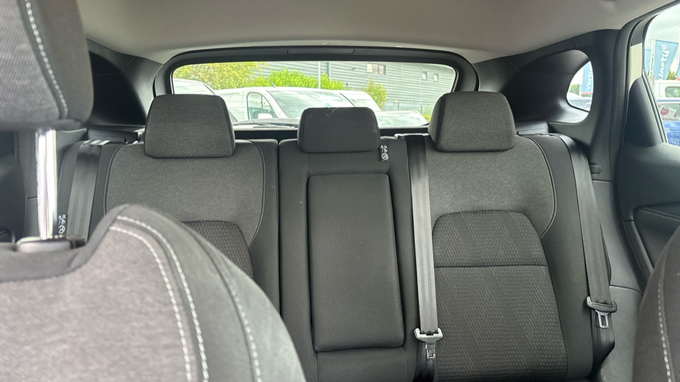 Nissan Qashqai 1.3 DiG-T MH 158 N-Connecta 5dr Xtronic Petrol Hatchback - Image 15