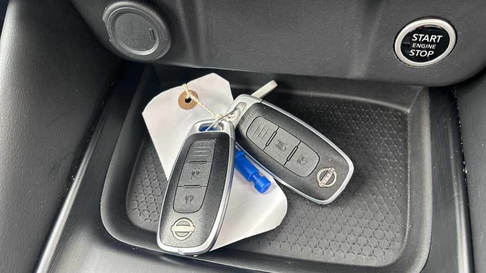 Nissan Qashqai 1.3 DiG-T MH 158 N-Connecta 5dr Xtronic Petrol Hatchback - Image 20