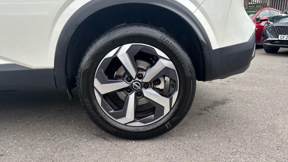 Nissan Qashqai 1.3 DiG-T MH 158 N-Connecta 5dr Xtronic Petrol Hatchback - Image 21