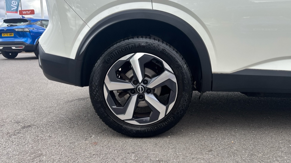 Nissan Qashqai 1.3 DiG-T MH 158 N-Connecta 5dr Xtronic Petrol Hatchback - Image 22