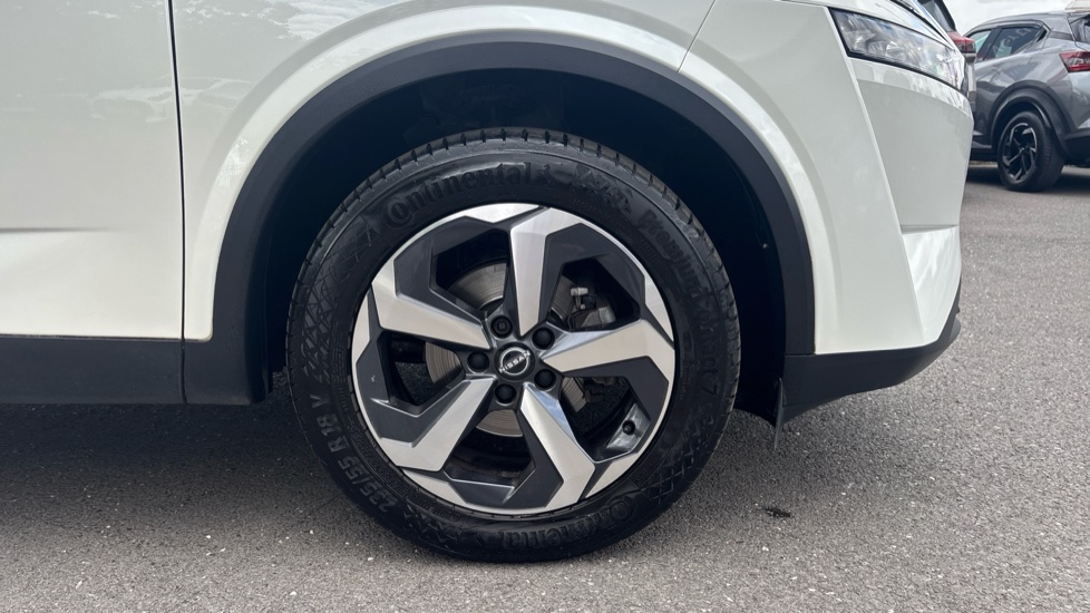 Nissan Qashqai 1.3 DiG-T MH 158 N-Connecta 5dr Xtronic Petrol Hatchback - Image 23