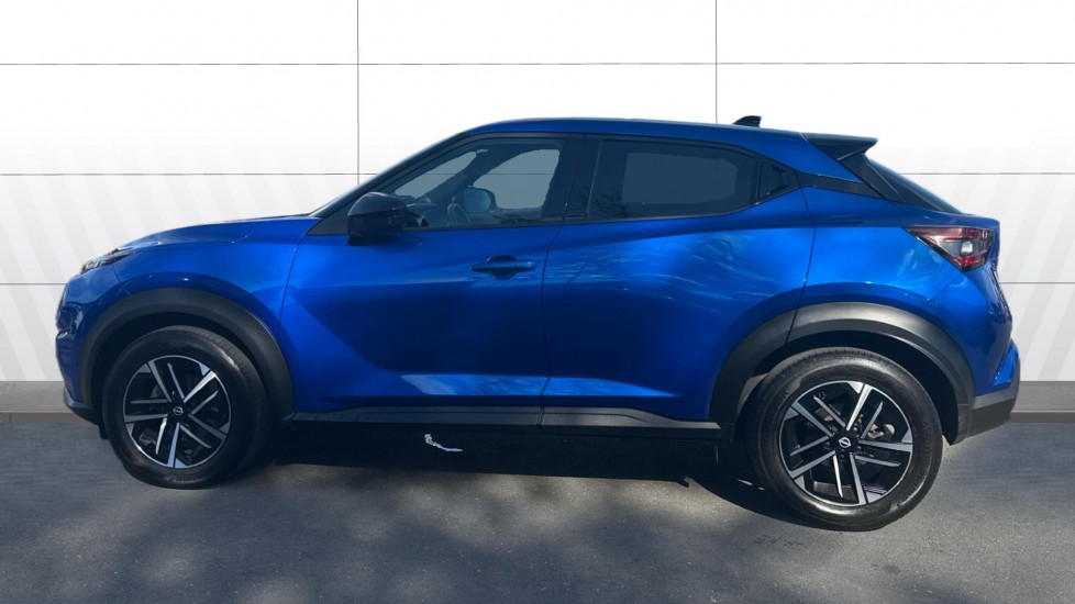 Nissan Juke 1.0 DiG-T N-Connecta 5dr DCT Petrol Hatchback - Image 5
