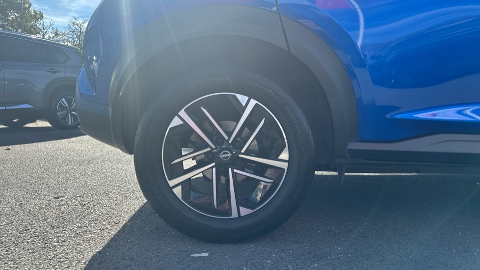 Nissan Juke 1.0 DiG-T N-Connecta 5dr DCT Petrol Hatchback - Image 7