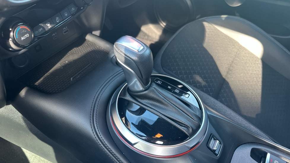 Nissan Juke 1.0 DiG-T N-Connecta 5dr DCT Petrol Hatchback - Image 13
