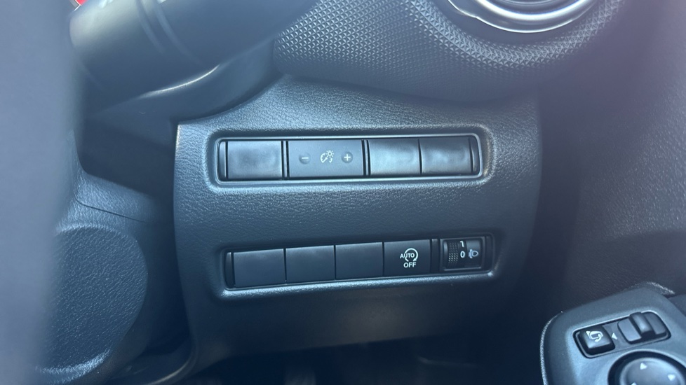 Nissan Juke 1.0 DiG-T N-Connecta 5dr DCT Petrol Hatchback - Image 22