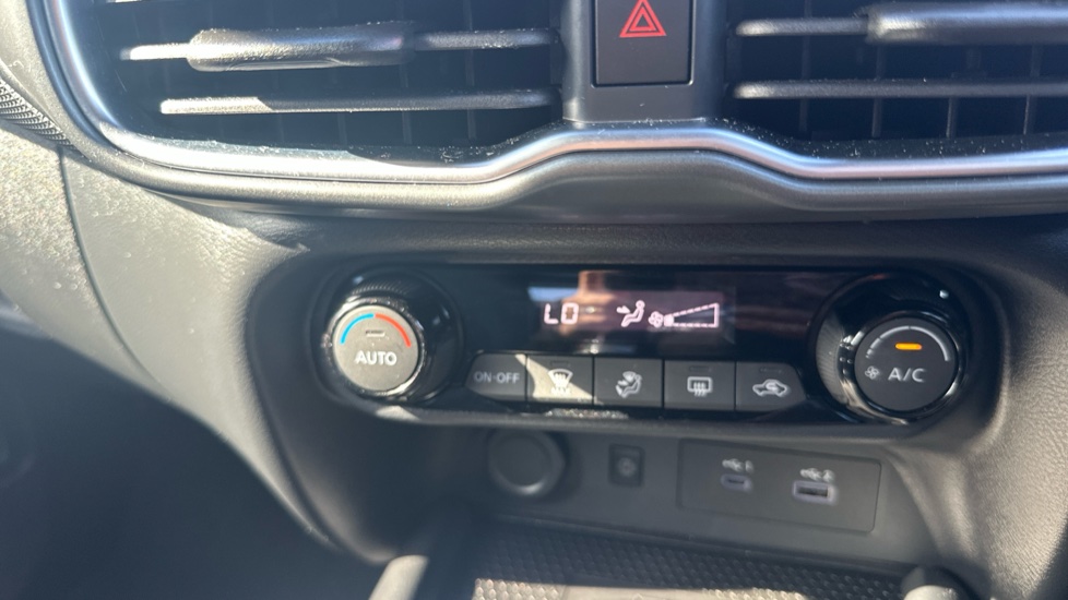 Nissan Juke 1.0 DiG-T N-Connecta 5dr DCT Petrol Hatchback - Image 31