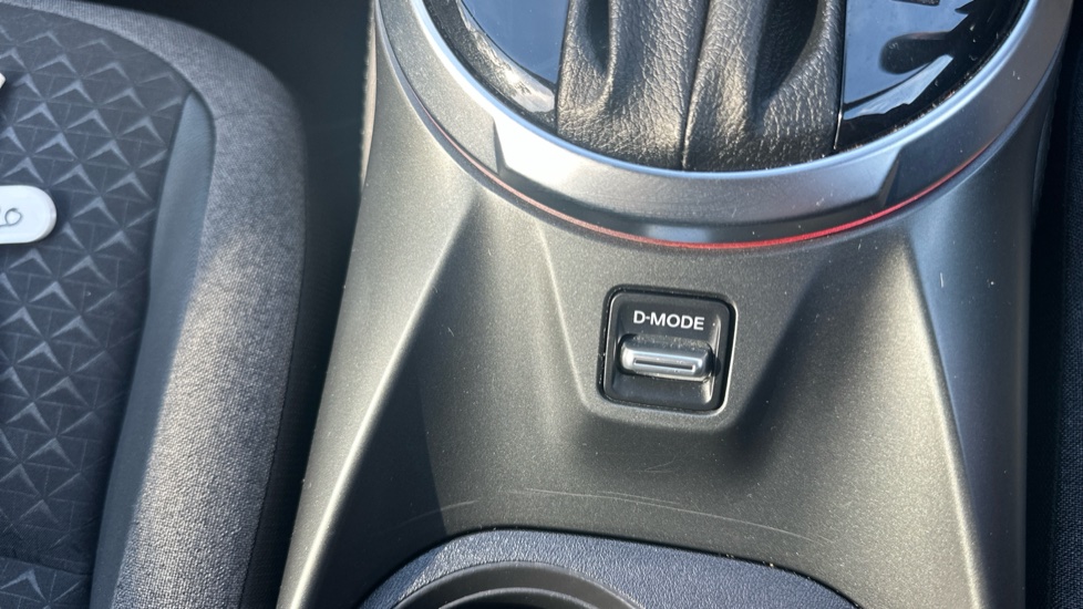 Nissan Juke 1.0 DiG-T N-Connecta 5dr DCT Petrol Hatchback - Image 34