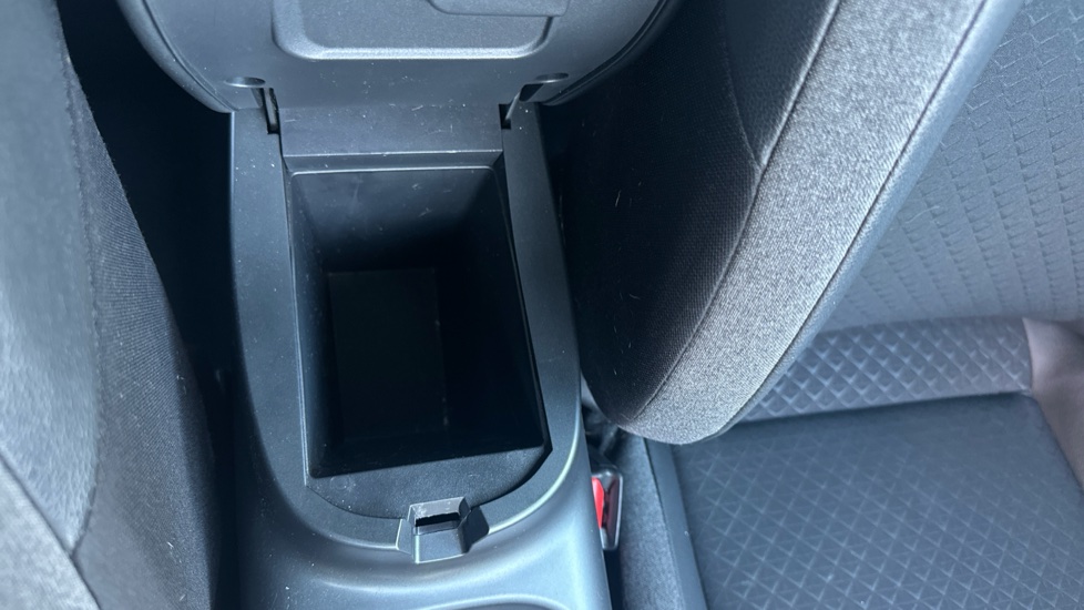 Nissan Juke 1.0 DiG-T N-Connecta 5dr DCT Petrol Hatchback - Image 36