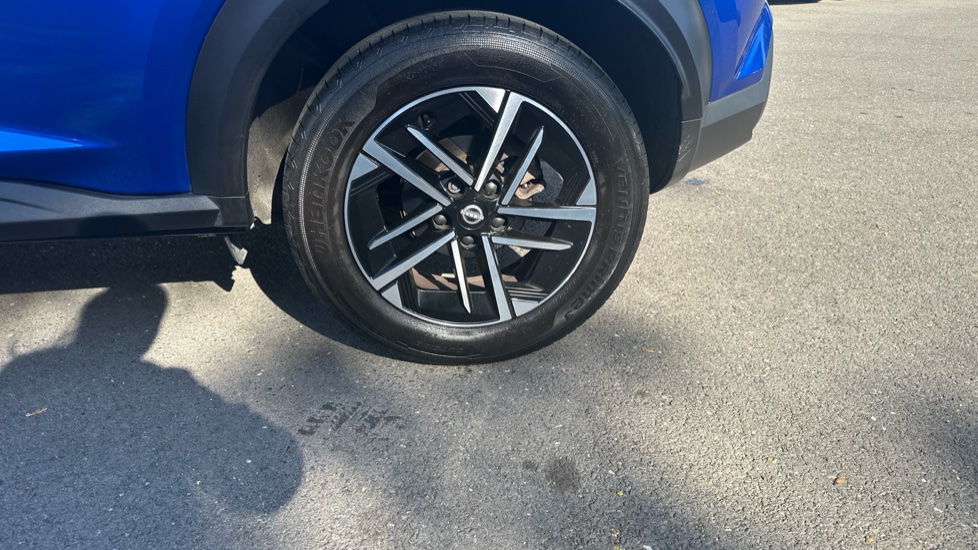 Nissan Juke 1.0 DiG-T N-Connecta 5dr DCT Petrol Hatchback - Image 46
