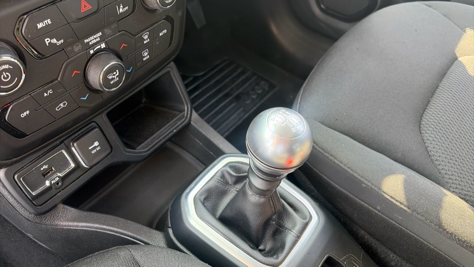 Jeep Renegade 1.0 T3 GSE Night Eagle II 5dr Petrol Hatchback - Image 13