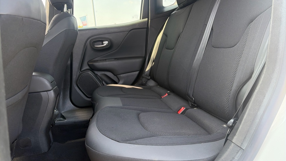 Jeep Renegade 1.0 T3 GSE Night Eagle II 5dr Petrol Hatchback - Image 16