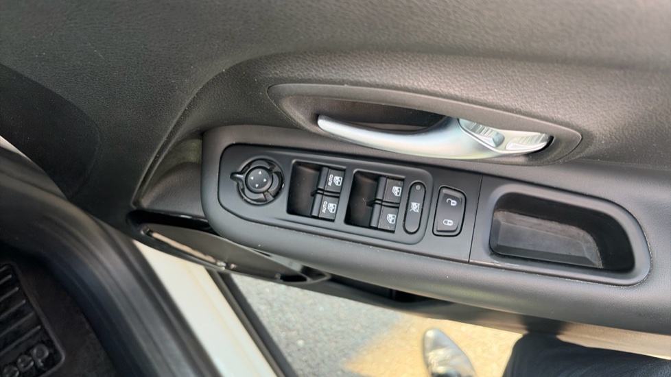 Jeep Renegade 1.0 T3 GSE Night Eagle II 5dr Petrol Hatchback - Image 26