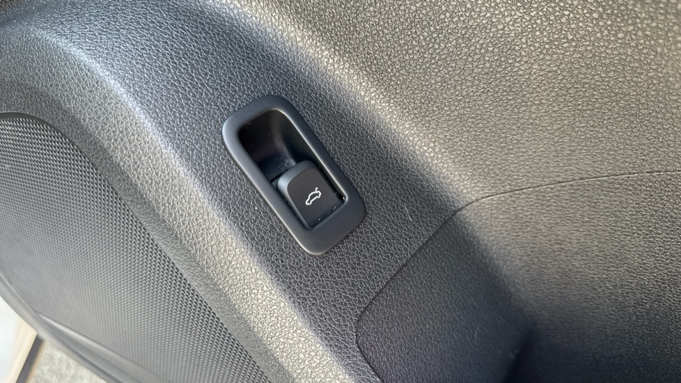 Audi Q2 35 TFSI S Line 5dr S Tronic Petrol Estate - Image 36