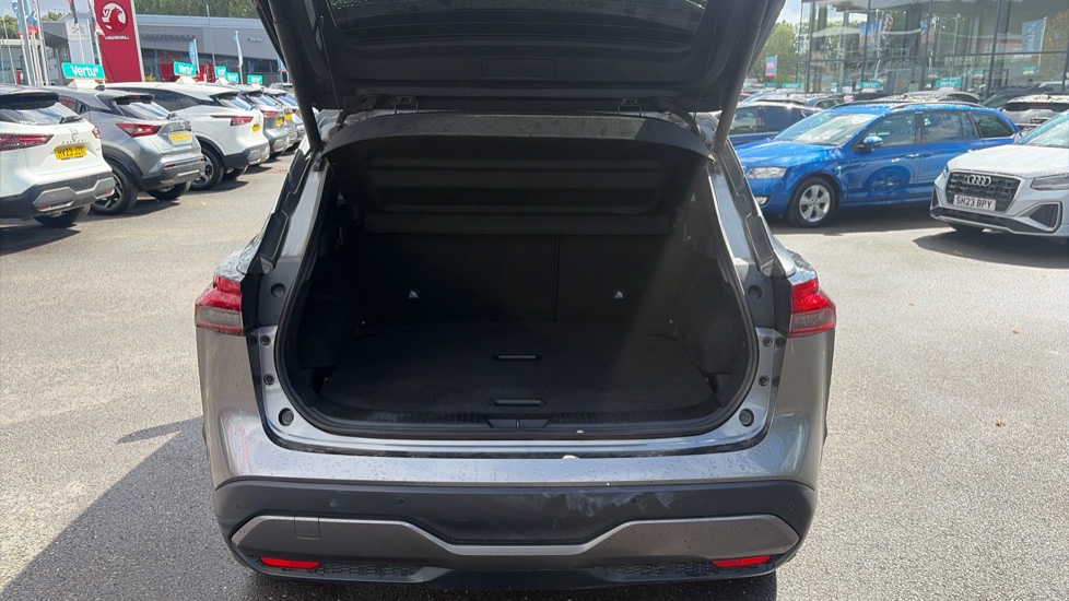Nissan Qashqai 1.3 DiG-T MH Tekna 5dr Petrol Hatchback - Image 4