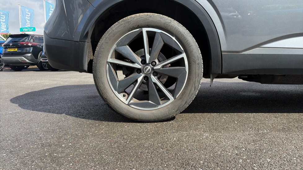 Nissan Qashqai 1.3 DiG-T MH Tekna 5dr Petrol Hatchback - Image 7