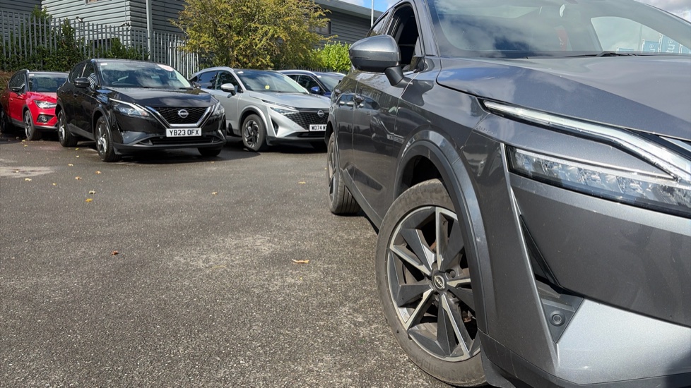 Nissan Qashqai 1.3 DiG-T MH Tekna 5dr Petrol Hatchback - Image 8