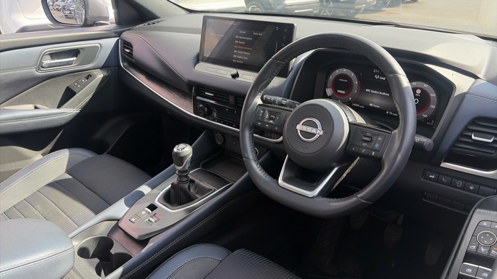 Nissan Qashqai 1.3 DiG-T MH Tekna 5dr Petrol Hatchback - Image 11