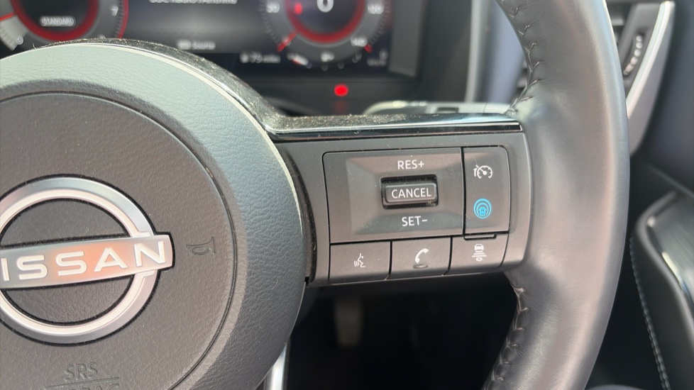 Nissan Qashqai 1.3 DiG-T MH Tekna 5dr Petrol Hatchback - Image 22
