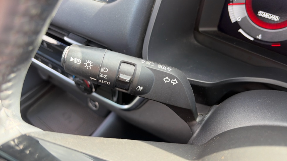 Nissan Qashqai 1.3 DiG-T MH Tekna 5dr Petrol Hatchback - Image 24