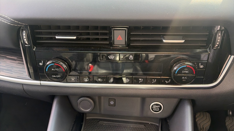 Nissan Qashqai 1.3 DiG-T MH Tekna 5dr Petrol Hatchback - Image 25