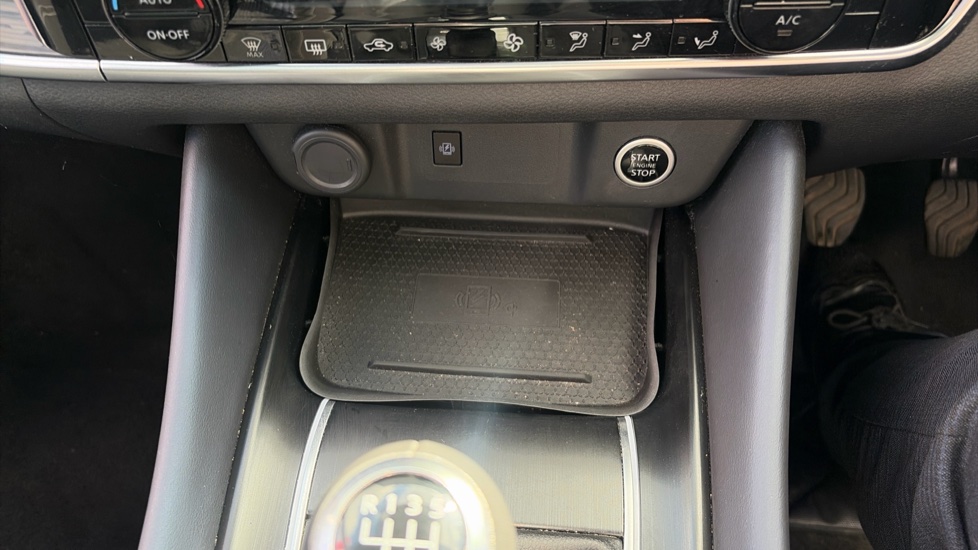 Nissan Qashqai 1.3 DiG-T MH Tekna 5dr Petrol Hatchback - Image 26