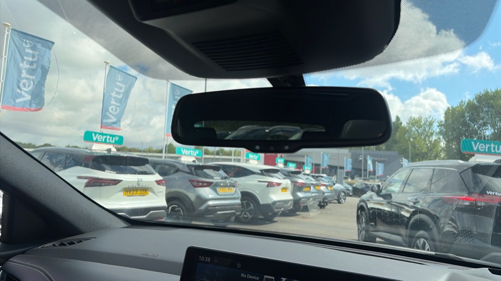 Nissan Qashqai 1.3 DiG-T MH Tekna 5dr Petrol Hatchback - Image 32