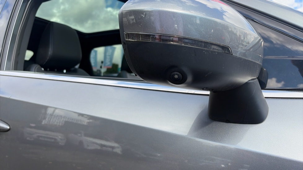 Nissan Qashqai 1.3 DiG-T MH Tekna 5dr Petrol Hatchback - Image 38
