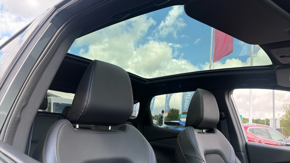 Nissan Qashqai 1.3 DiG-T MH Tekna 5dr Petrol Hatchback - Image 39