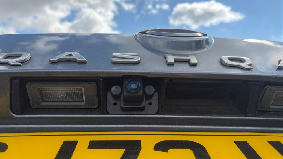 Nissan Qashqai 1.3 DiG-T MH Tekna 5dr Petrol Hatchback - Image 43