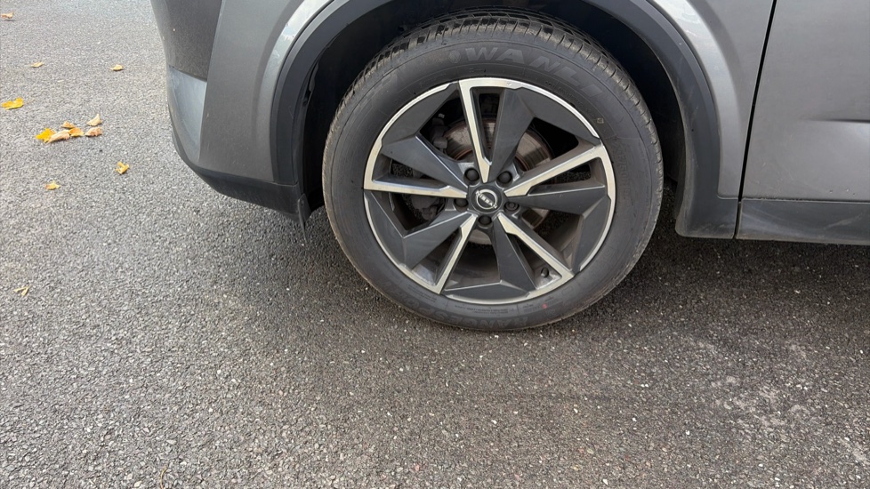 Nissan Qashqai 1.3 DiG-T MH Tekna 5dr Petrol Hatchback - Image 46