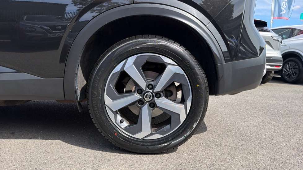 Nissan Qashqai 1.3 DiG-T MH 158 N-Connecta 5dr Xtronic Petrol Hatchback - Image 7