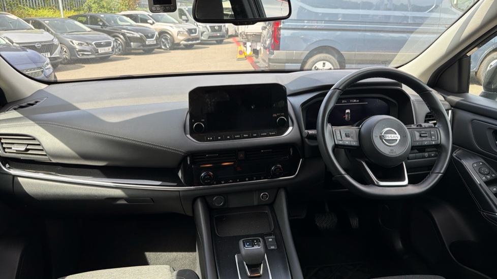 Nissan Qashqai 1.3 DiG-T MH 158 N-Connecta 5dr Xtronic Petrol Hatchback - Image 10
