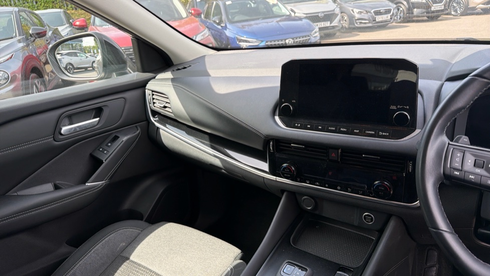 Nissan Qashqai 1.3 DiG-T MH 158 N-Connecta 5dr Xtronic Petrol Hatchback - Image 14