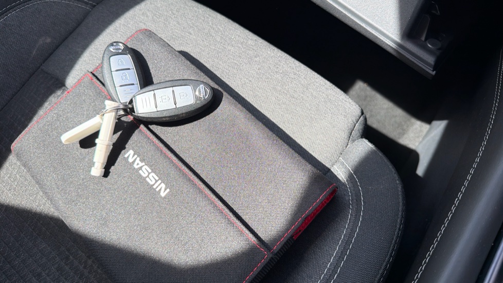 Nissan Qashqai 1.3 DiG-T MH 158 N-Connecta 5dr Xtronic Petrol Hatchback - Image 19