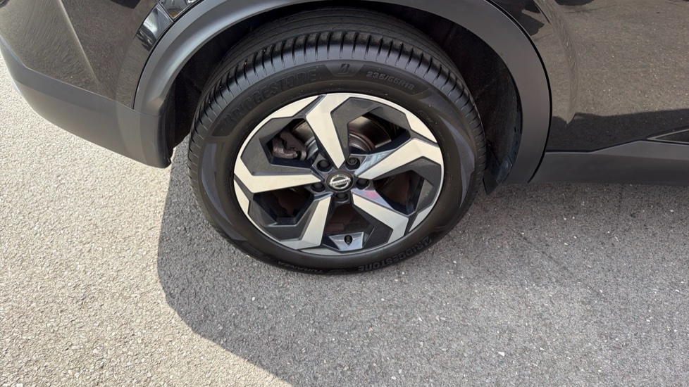 Nissan Qashqai 1.3 DiG-T MH 158 N-Connecta 5dr Xtronic Petrol Hatchback - Image 35