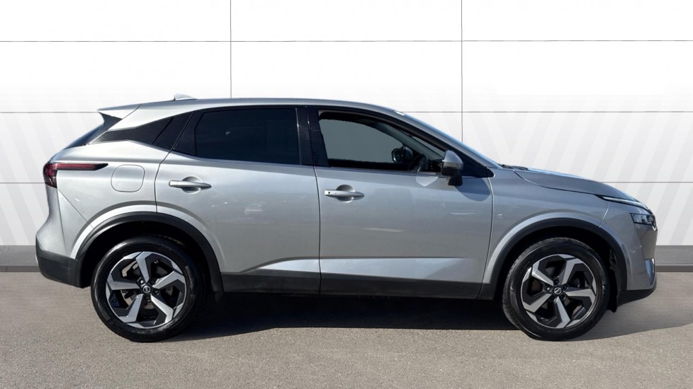 Nissan Qashqai 1.3 DiG-T MH N-Connecta 5dr Petrol Hatchback - Image 5