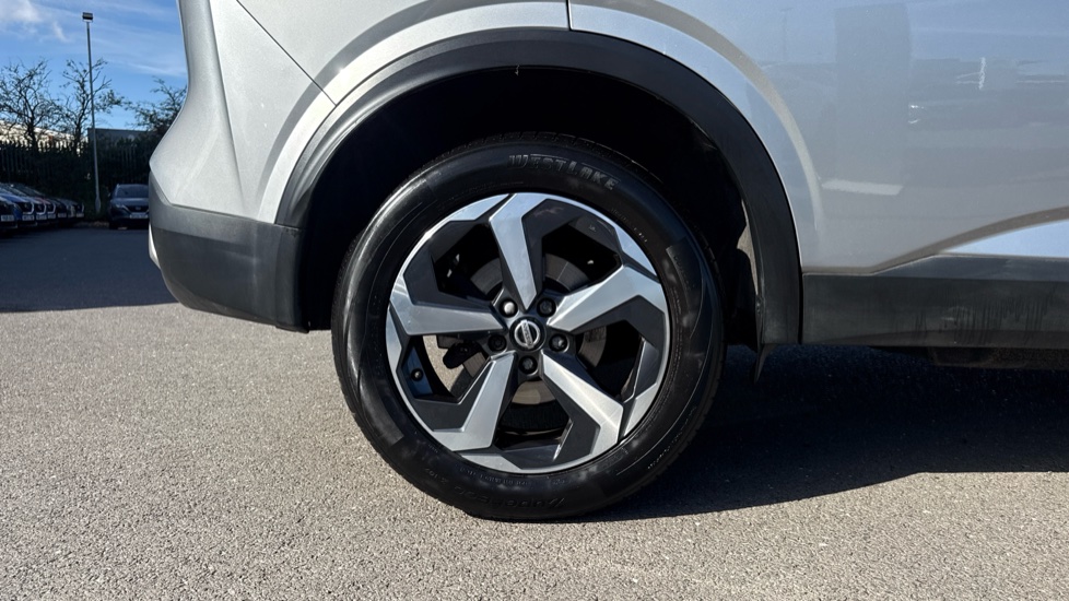 Nissan Qashqai 1.3 DiG-T MH N-Connecta 5dr Petrol Hatchback - Image 7