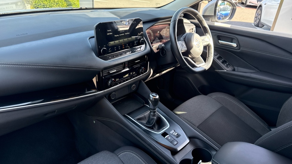 Nissan Qashqai 1.3 DiG-T MH N-Connecta 5dr Petrol Hatchback - Image 9