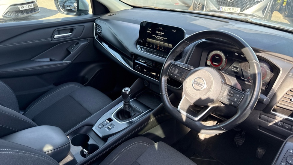 Nissan Qashqai 1.3 DiG-T MH N-Connecta 5dr Petrol Hatchback - Image 11