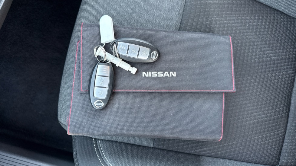 Nissan Qashqai 1.3 DiG-T MH N-Connecta 5dr Petrol Hatchback - Image 19