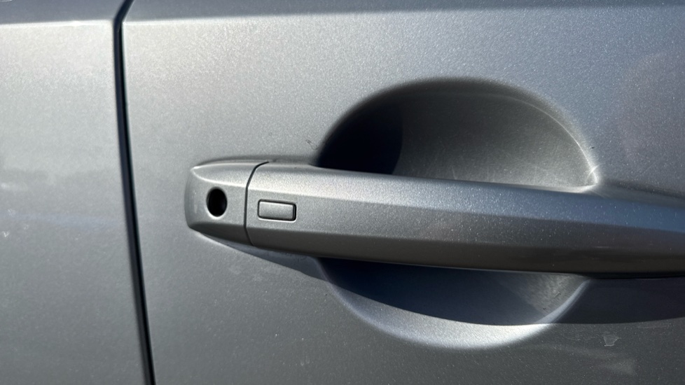 Nissan Qashqai 1.3 DiG-T MH N-Connecta 5dr Petrol Hatchback - Image 22