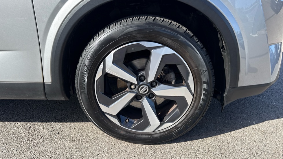 Nissan Qashqai 1.3 DiG-T MH N-Connecta 5dr Petrol Hatchback - Image 23
