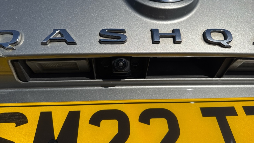 Nissan Qashqai 1.3 DiG-T MH N-Connecta 5dr Petrol Hatchback - Image 31