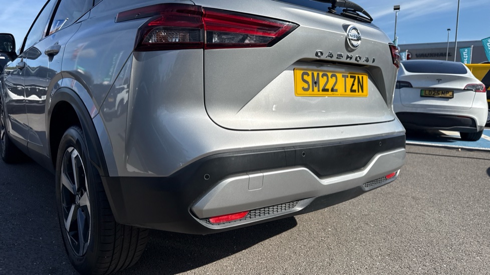 Nissan Qashqai 1.3 DiG-T MH N-Connecta 5dr Petrol Hatchback - Image 32