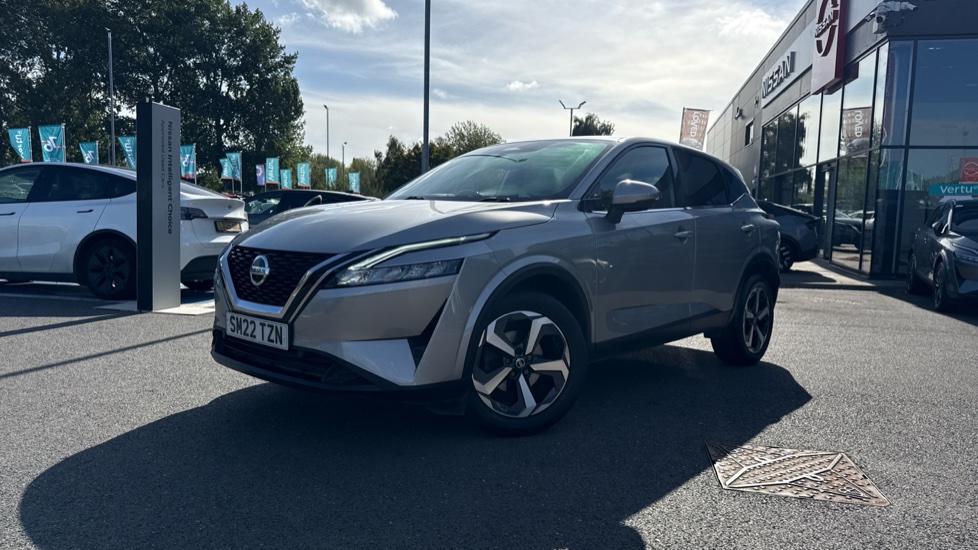 Nissan Qashqai 1.3 DiG-T MH N-Connecta 5dr Petrol Hatchback - Image 37