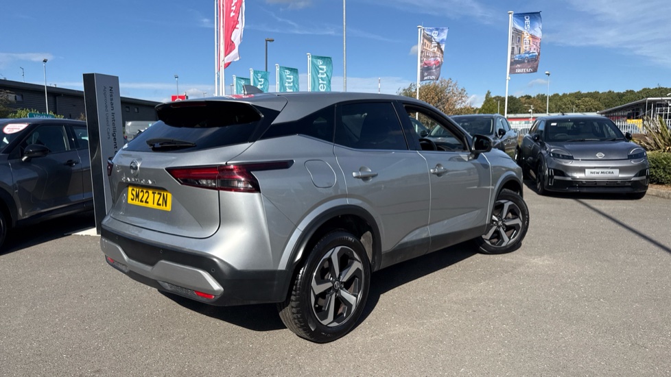 Nissan Qashqai 1.3 DiG-T MH N-Connecta 5dr Petrol Hatchback - Image 39