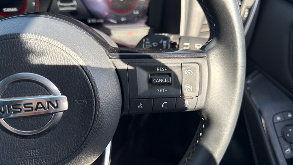 Nissan Qashqai 1.3 DiG-T MH N-Connecta 5dr Petrol Hatchback - Image 42
