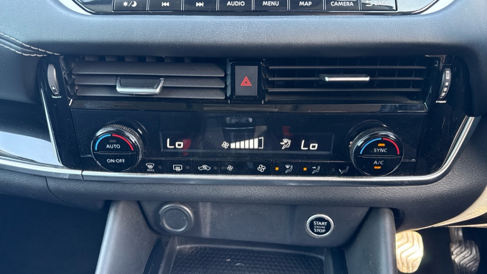 Nissan Qashqai 1.3 DiG-T MH N-Connecta 5dr Petrol Hatchback - Image 47